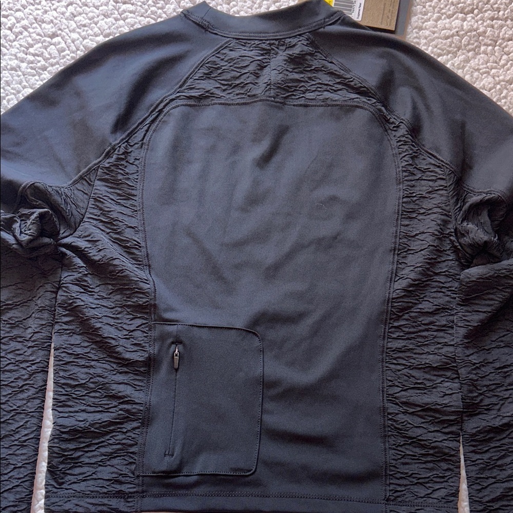 Nike Black Long-Sleeve Crop Trail Tee - Picture 14 of 15